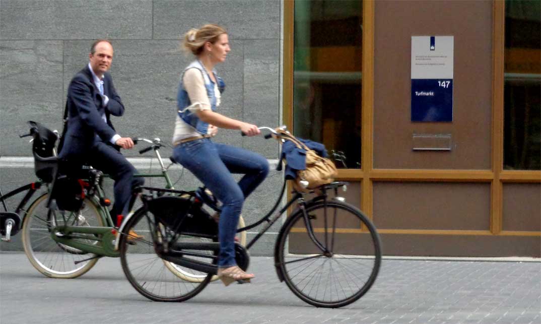 Bicicletas urbanas, el encanto de la ciudad sobre dos ruedas.